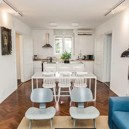 Retro Living Apartment Split