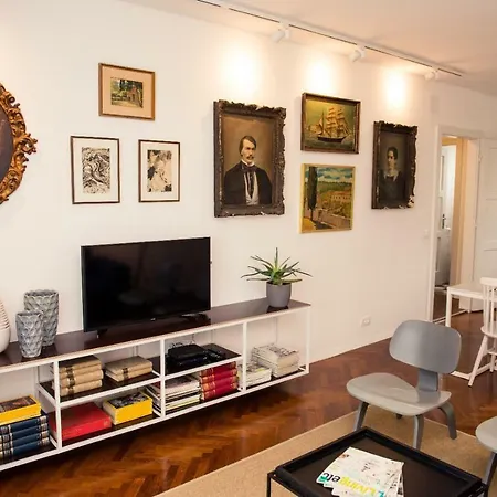 Retro Living Apartment *