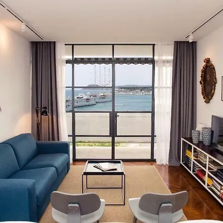 Apartment Retro Living *